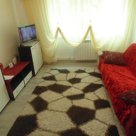 Lary Apartament Сучеава Екстериор снимка