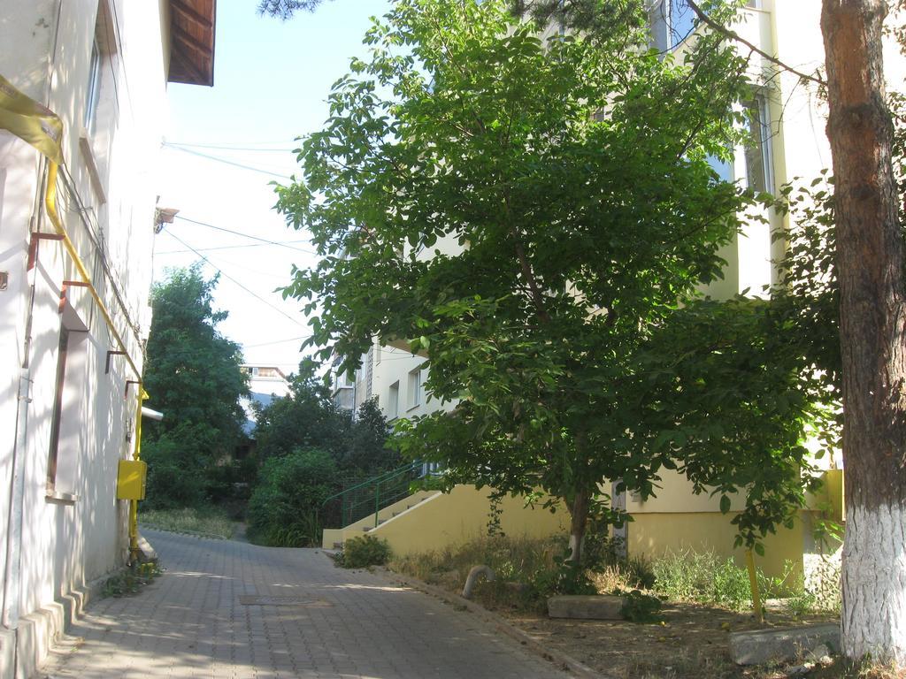 Lary Apartament Сучеава Екстериор снимка