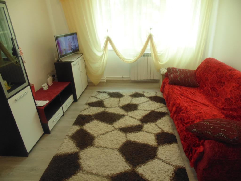 Lary Apartament Сучеава Екстериор снимка